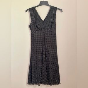 V neck dress with lace trim